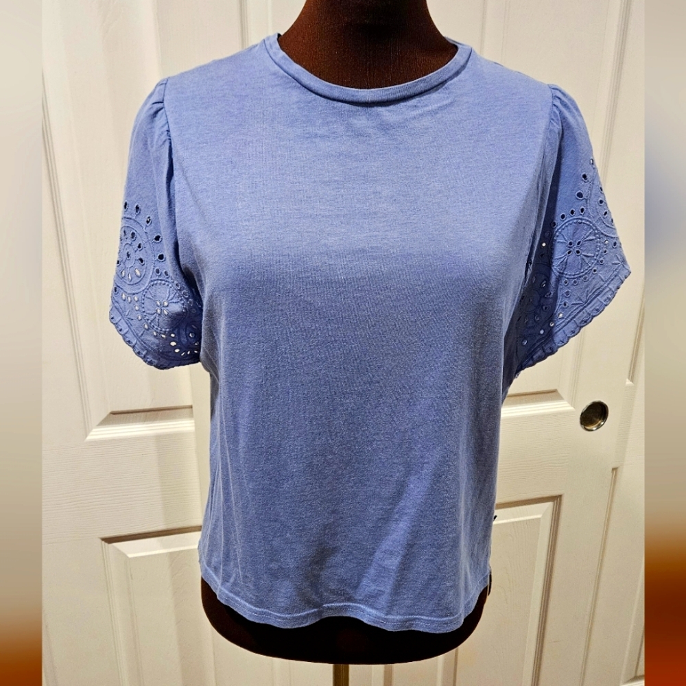 Gap Pullover Eyelet Periwinkle T shirt with Flutter Sleeves